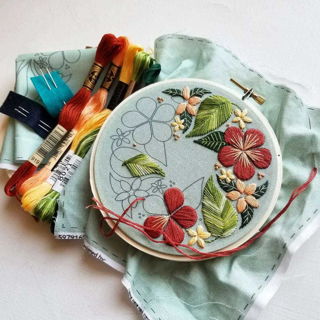 Craftermoon - Floral Flourish Beginner Embroidery Kit 4