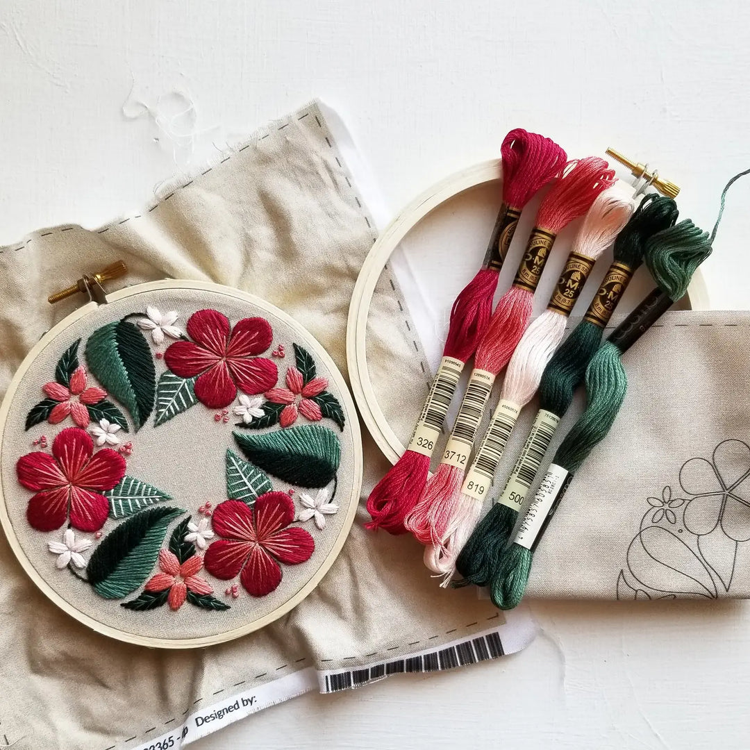 Craftermoon - Floral Flourish Beginner Embroidery Kit 10