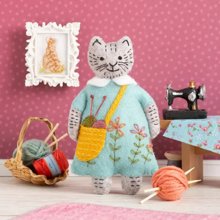 Craftermoon - Mrs. Cat Loves Knitting Felt Craft Mini Kit