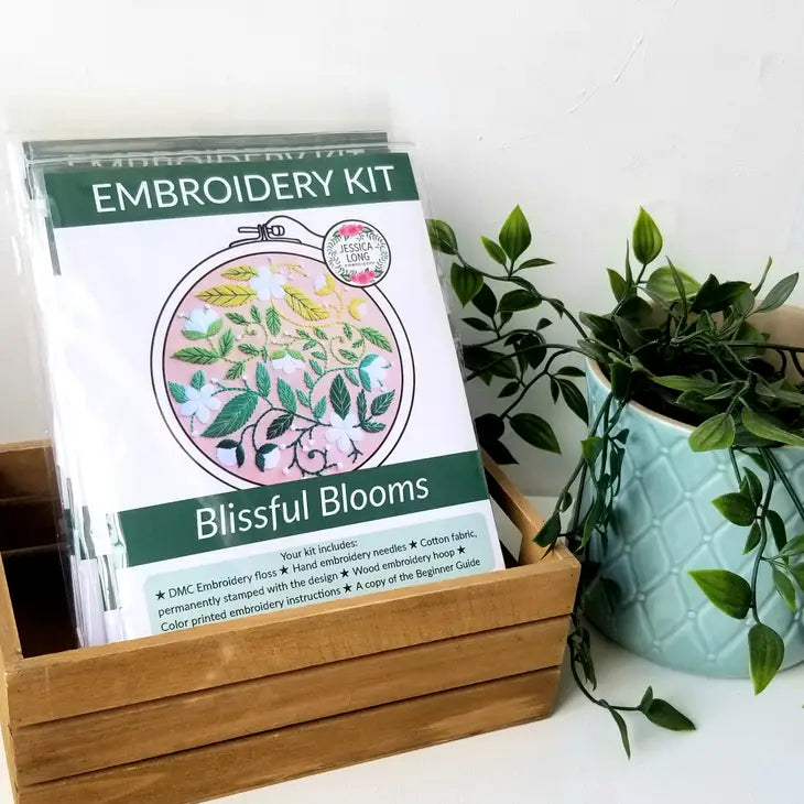 Craftermoon - Blissful Blooms Beginner Embroidery Kit 3