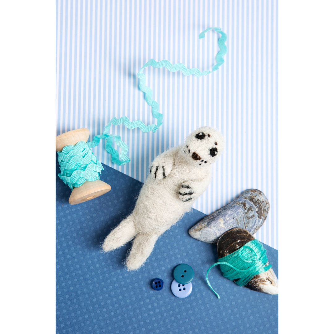 Craftermoon - Seal Pup Mini Felting Kit 3